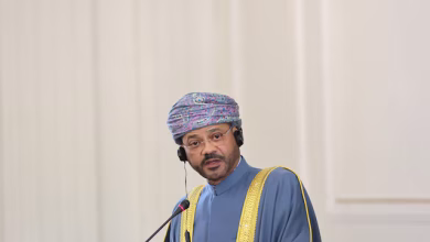 Photo of رويترز عن وزير خارجية عُمان: باب الدبلوماسية لا يزال مفتوحا بين إيران وأمريكا