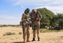 Photo of متمردون مرتبطون بتنظيم القاعدة يدعون مواطني مالي إلى تطبيق الشريعة