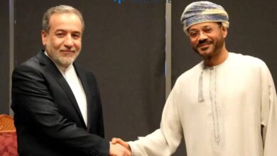 Photo of إيران وعمان تبحثان آليات مرور السفن بأمان من مضيق هرمز