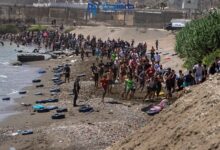 Photo of إسبانيا: عودة نصف المهاجرين بعد موجة عبور غير مسبوقة إلى سبتة