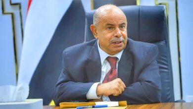 Photo of الخنبشي يوجه بتشكيل غرفة عمليات مشتركة لتنظيم حركة مقطورات الغاز من صافر وضمان وصولها للمحافظات المحررة
